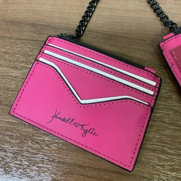 (1251) NWT - Kendall & Kylie - Keychain / Card Holder / Wallet / Coin Purse - Picture 1 of 3